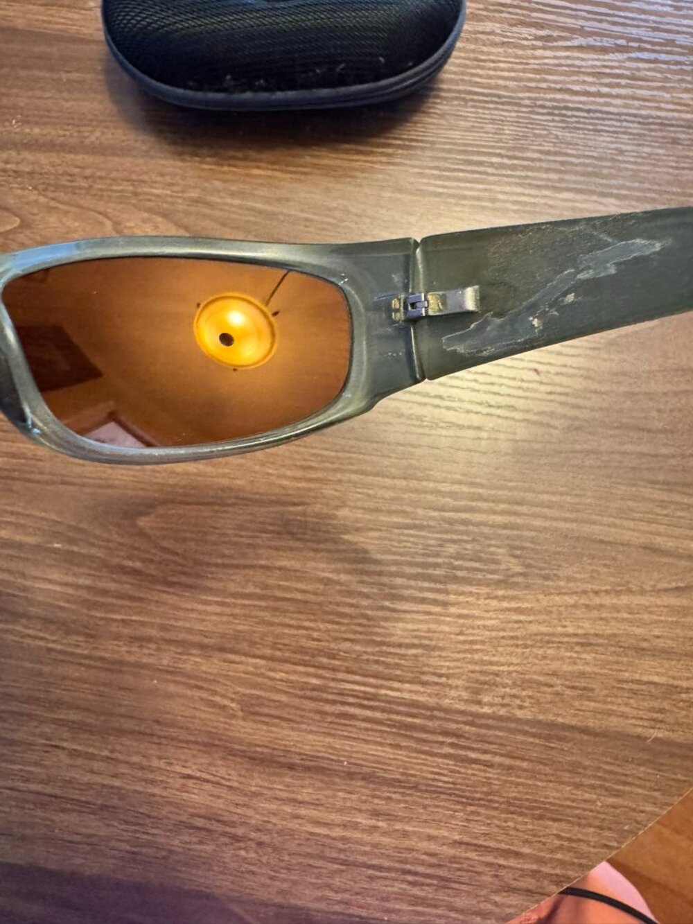 Costa Del Mar Gray Striped Wrap Sunglasses Read Condition With Case - Picture 7 of 13
